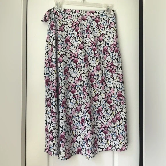 Loft Floral Wrap Skirt Size 4 - Picture 2 of 7
